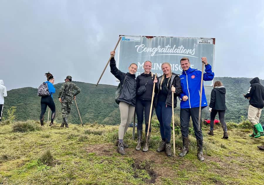 From Kigali: Bisoke Summit Trek, Crater Lake 1 Day Safari - Kigali Pickup to Kinigi Briefing: The Early Morning Setup You Want