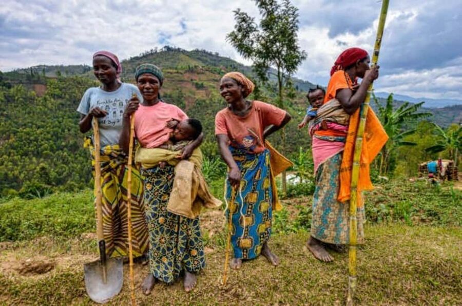 Kigali: Mount Kigali and Cultural Village Tour with Snacks - The hike up Mount Kigali: moderate effort, impressive payoff